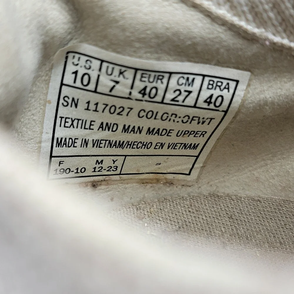 Skechers memory discoloration notes